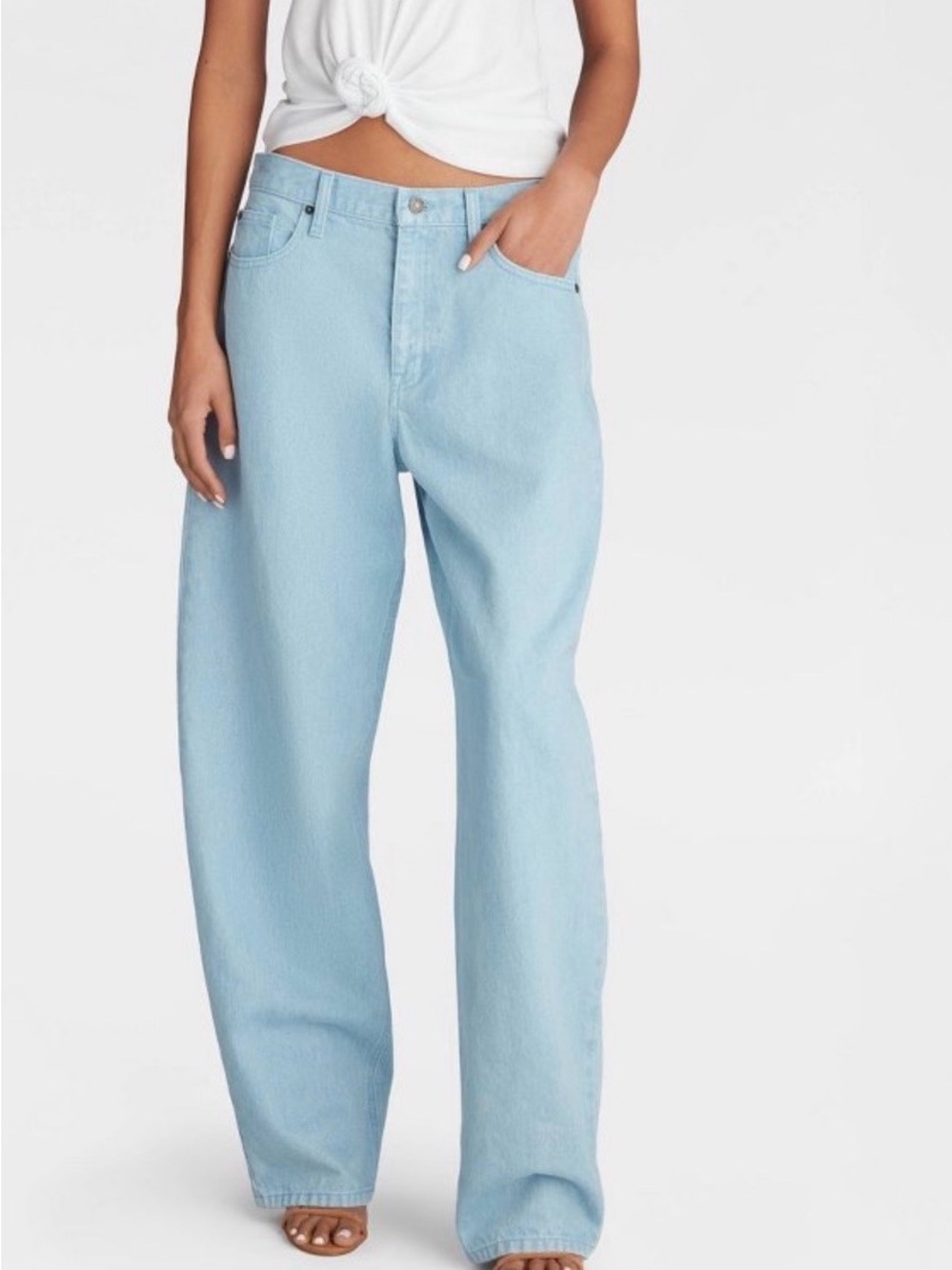 High-Rise Wide Leg Jeans in Light Blue Wash - Picture 3 of 7